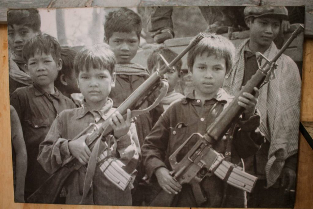 criancas-armadas-guerra-secreta-camboja
