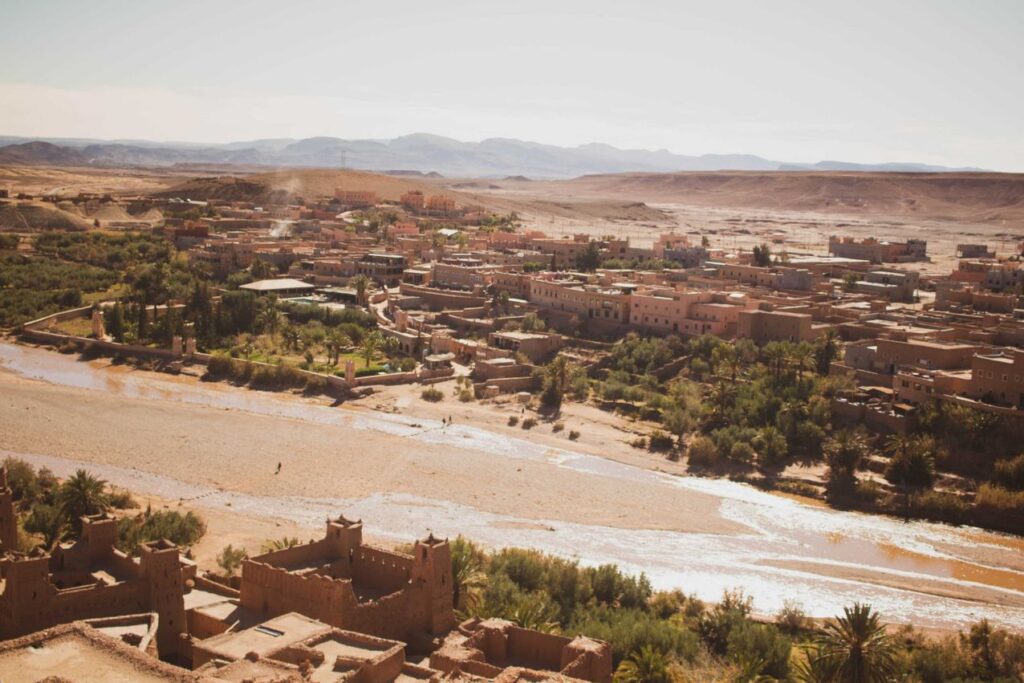 Vista sobre Ait-Ben-Haddou a caminho do Deserto de Zagora em Marrocos