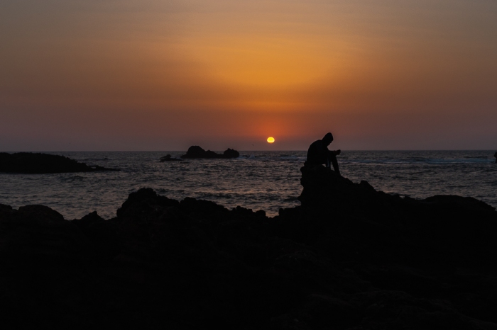 Pôr do sol virado para o mar em Essaouira