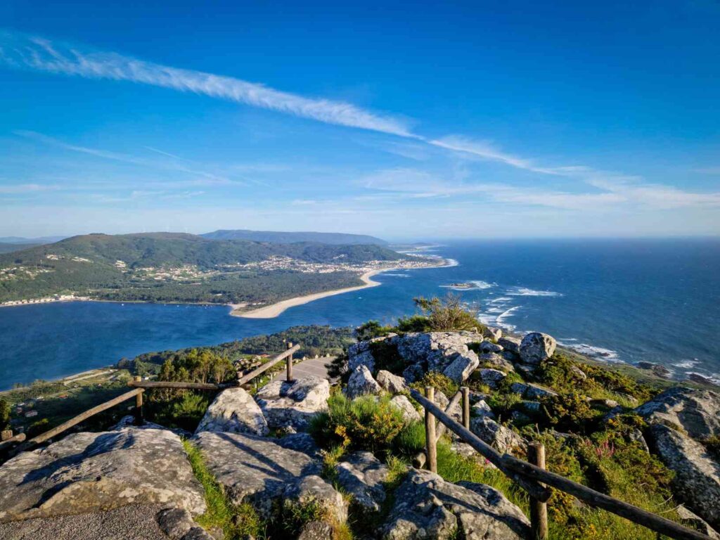 Vista para Moledo do Minho e a foz do Rio Minho desde o Monte de Santa Tecla em La Guardia