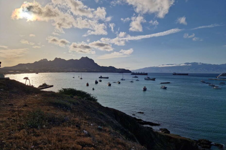 Vista sobre o mar entre as ilhas de São Vicente e de Santo Antão, em Cabo Verde