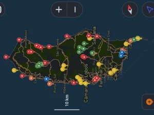 Mapa da madeira com muitos pontos coloridos marcados