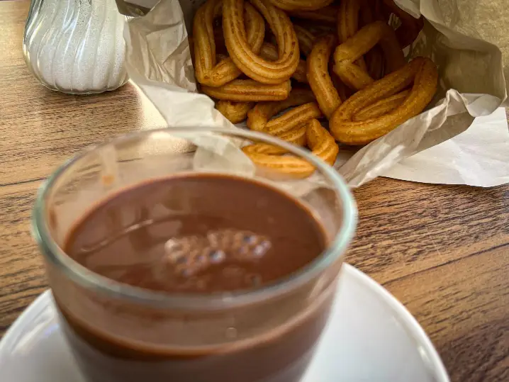 Churros e chocolate quente